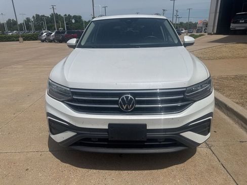 Used 2023 Volkswagen Tiguan SE FWD image 3
