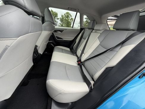 Used 2020 Toyota RAV4 XLE Premium FWD image 14