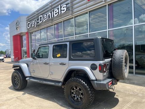 Used 2020 Jeep Wrangler Unlimited Sahara AWD/4WD image 2