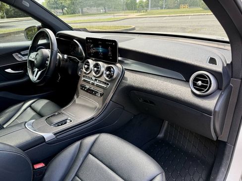Used 2022 Mercedes-Benz GLC 300 4MATIC w/ AMG Line image 27