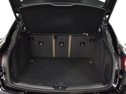 Certified 2025 Porsche Macan AWD/4WD image 38