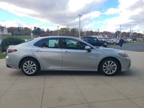 Used 2024 Toyota Camry LE image 8