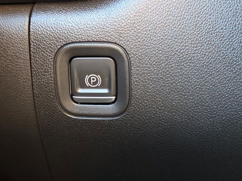 Certified 2022 Chevrolet Silverado 1500 Custom image 11