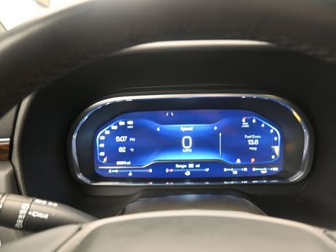 Used 2023 Chevrolet Suburban Premier image 15