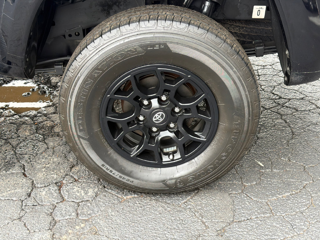 Used 2022 Toyota Tacoma SR5 w/ Technology Package RWD image 23