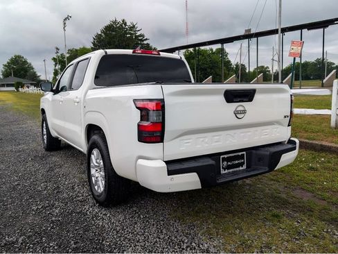 Used 2023 Nissan Frontier SV w/ Technology Package RWD image 8