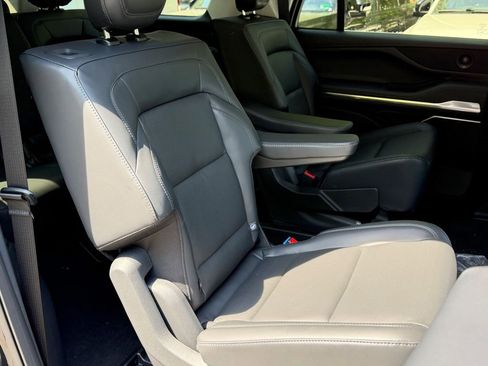 New 2026 Lincoln Navigator L Premier AWD/4WD image 8