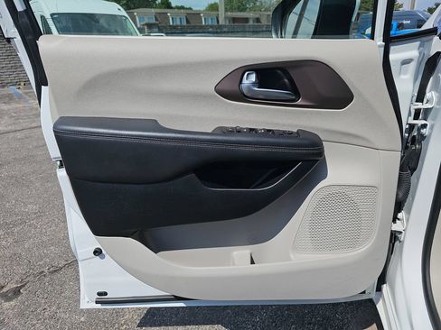 Used 2023 Chrysler Voyager LX FWD image 26