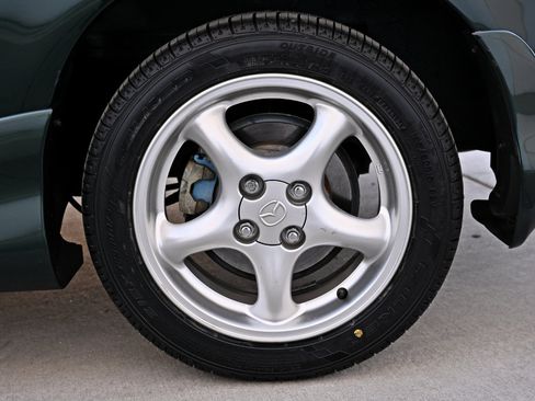 Used 2002 MAZDA MX-5 Miata RWD image 30