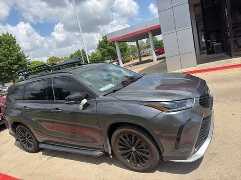 Used 2023 Toyota Highlander XSE image 4
