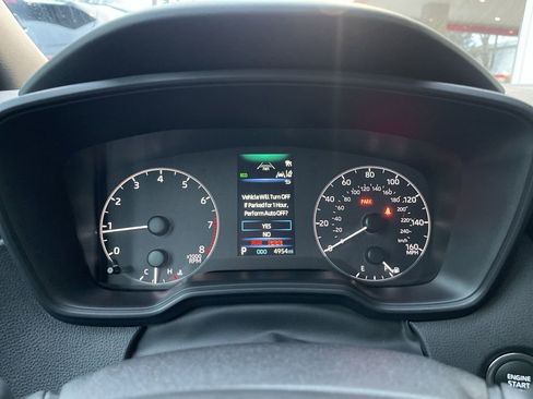 Used 2025 Toyota Corolla SE w/ Convenience Package image 18