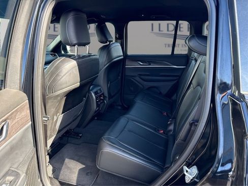 Used 2024 Jeep Grand Cherokee Limited w/ Black Appearance Package image 14