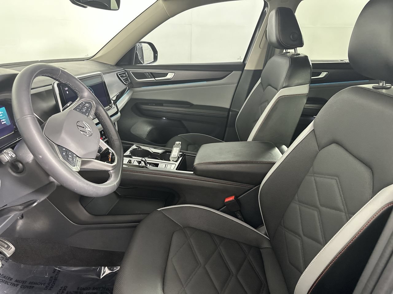 Used 2024 Volkswagen Atlas Peak Edition SE AWD/4WD image 2