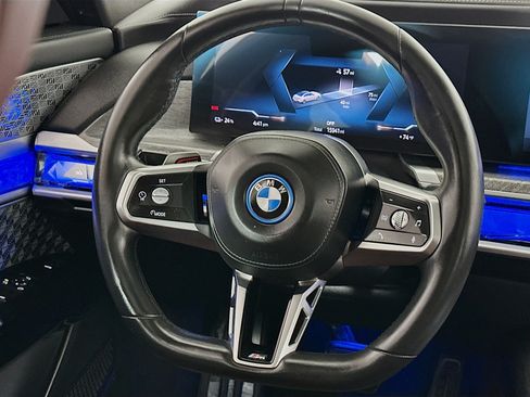 Used 2023 BMW i7 xDrive60 w/ Executive Package 2 AWD/4WD image 8