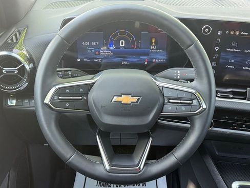 Used 2026 Chevrolet Equinox LT AWD/4WD image 16