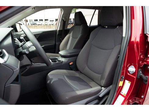 Used 2019 Toyota RAV4 LE AWD/4WD image 12