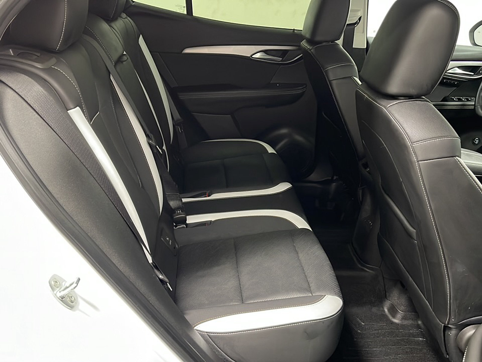 Used 2025 Buick Envision Sport Touring AWD/4WD image 21