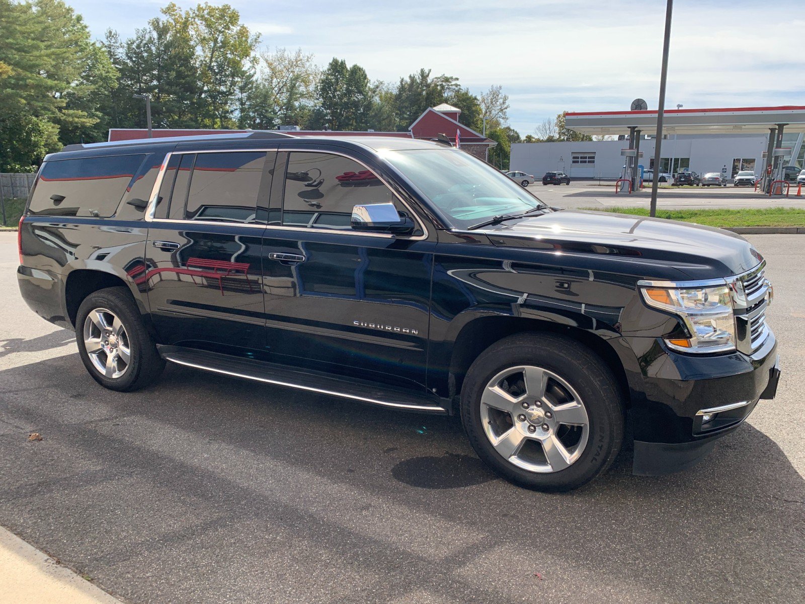 Used 2020 Chevrolet Suburban Premier w/ Max Trailering Package AWD/4WD image 3
