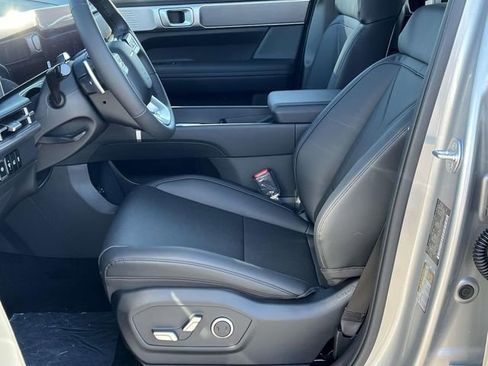 Used 2025 Hyundai Santa Fe SEL image 11