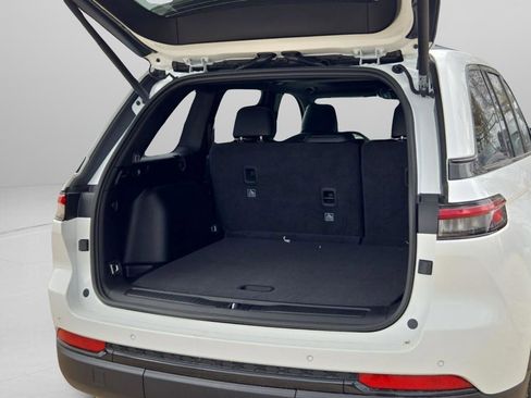 New 2025 Jeep Grand Cherokee Altitude RWD image 26