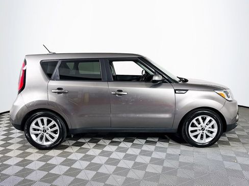 Used 2019 Kia Soul + w/ Primo Package FWD image 8