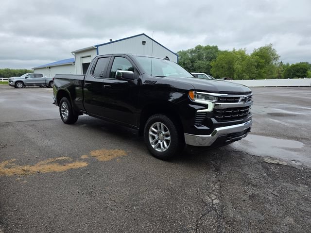 Used 2023 Chevrolet Silverado 1500 LT w/ Z71 Off-Road Package AWD/4WD image 6
