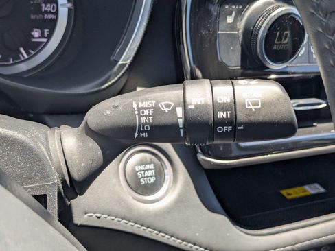 Used 2024 Toyota Highlander XLE AWD/4WD image 31