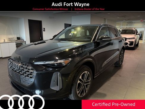 Used 2025 Audi Q5 Premium w/ Convenience Package image 1