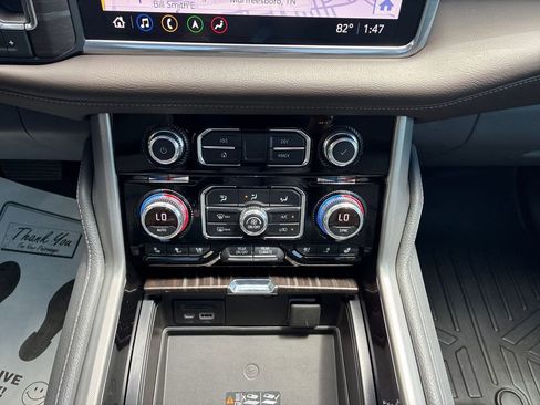 Used 2021 GMC Yukon Denali w/ Denali Premium Package AWD/4WD image 28