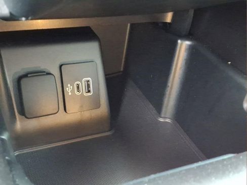 Used 2025 Ford Explorer Active AWD/4WD image 8