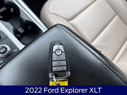 Used 2022 Ford Explorer XLT AWD/4WD image 29