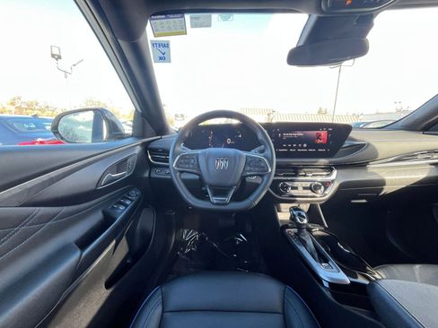 Used 2025 Buick Envista Sport Touring image 32