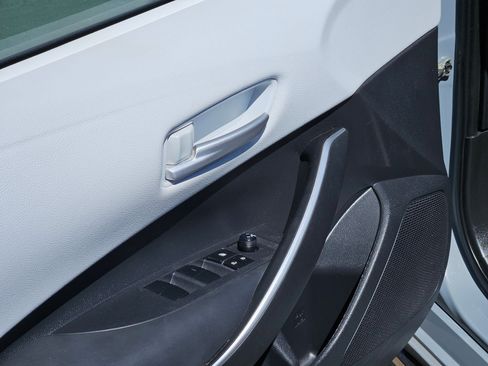 Used 2022 Toyota Corolla SE image 8