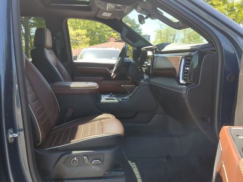 Used 2024 GMC Sierra 2500 Denali Ultimate w/ Max Trailering Package AWD/4WD image 29