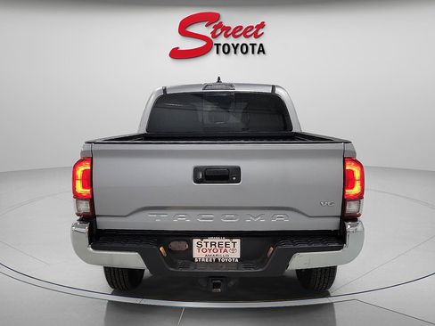 Certified 2020 Toyota Tacoma SR5 image 3
