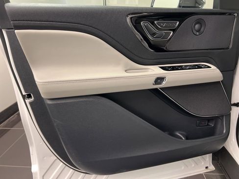 New 2026 Lincoln Aviator AWD image 29