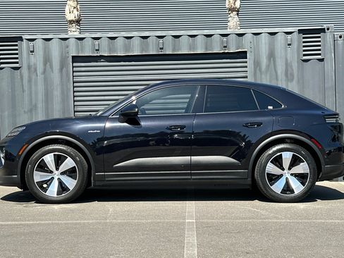 Certified 2024 Porsche Macan 4 Electric AWD/4WD image 2