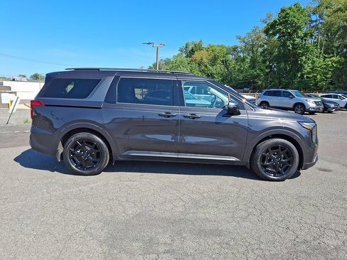 Used 2025 Kia Carnival SX w/ SX Dark Edition Package FWD image 10