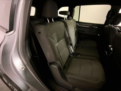 Used 2025 GMC Acadia Elevation FWD image 23