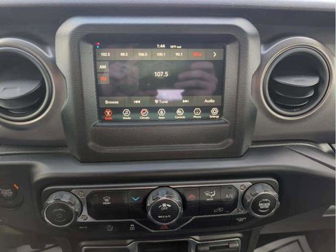 Used 2022 Jeep Wrangler Unlimited Sport image 13