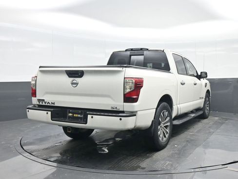 Used 2017 Nissan Titan SL image 6