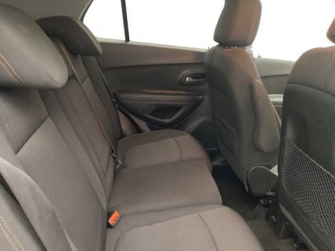 Used 2020 Chevrolet Trax LT FWD image 19