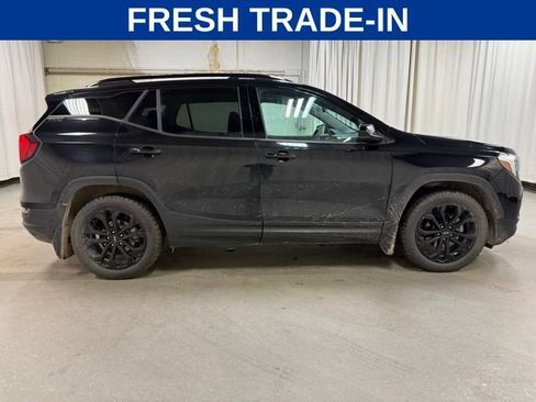 Used 2021 GMC Terrain SLE w/ Driver Convenience Package image 3