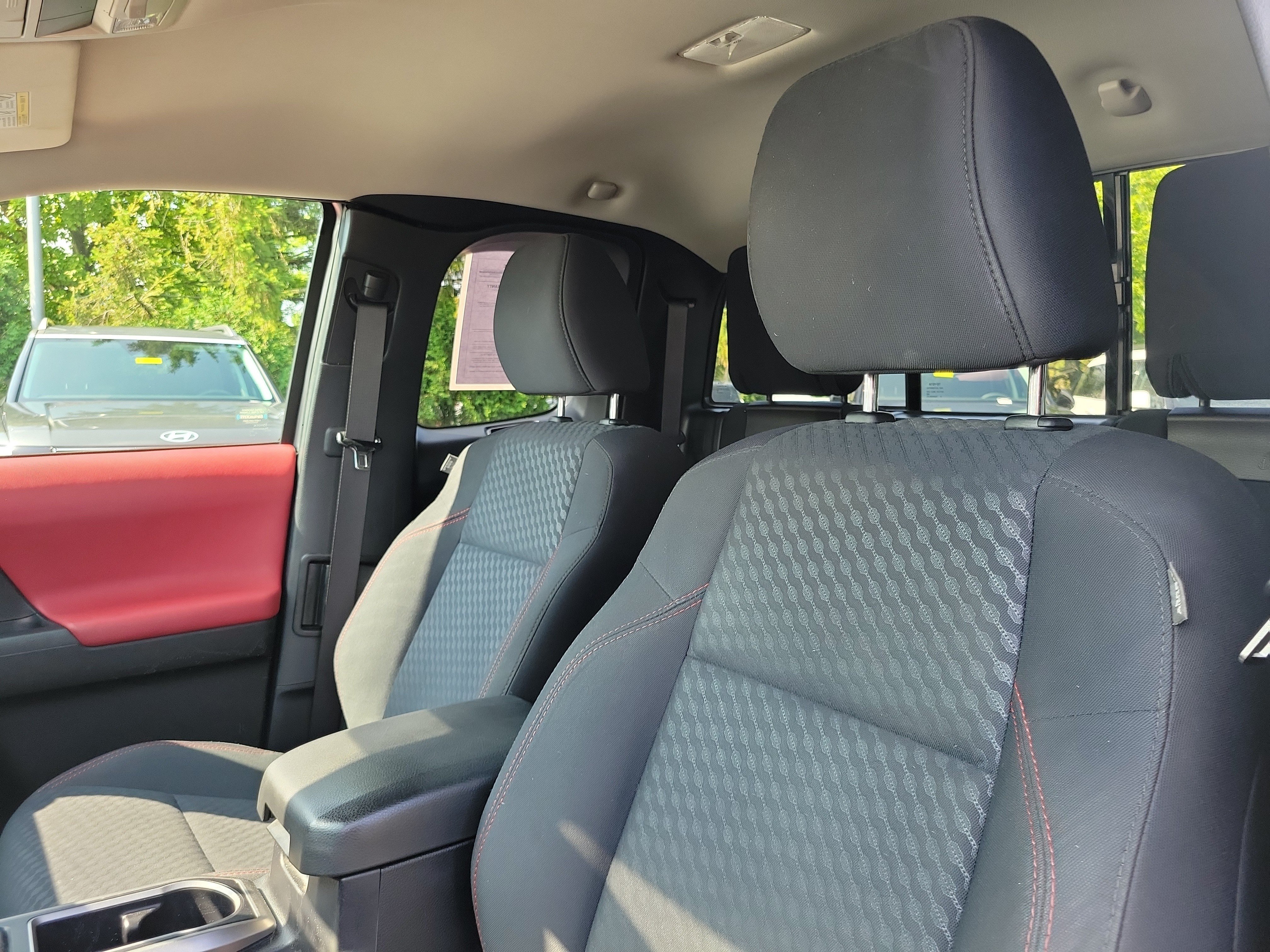 Used 2022 Toyota Tacoma SR5 w/ SR5 Appearance Package (SM) AWD/4WD image 14