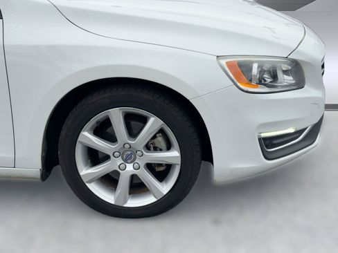 Used 2017 Volvo V60 T5 Premier w/ Convenience Package image 11