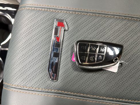 Used 2025 GMC Yukon AT4 AWD/4WD image 31