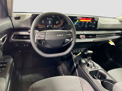 New 2025 Kia K4 LX image 20