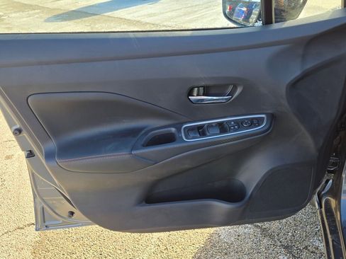 Used 2025 Nissan Versa SR w/ Trunk Package FWD image 17