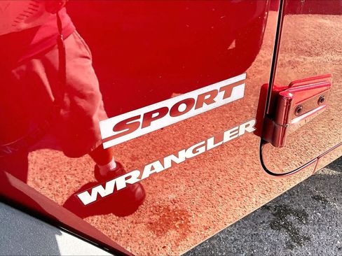 Used 2013 Jeep Wrangler Sport w/ Connectivity Group AWD/4WD image 10