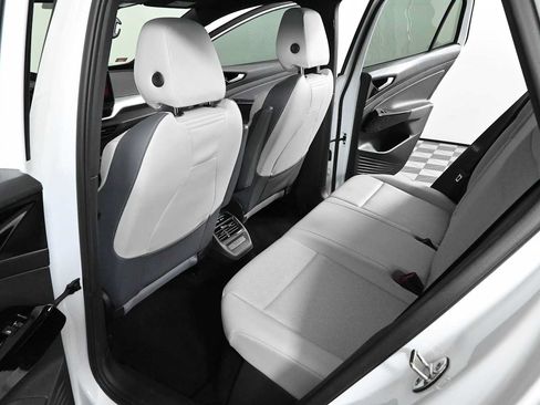 Certified 2021 Volkswagen ID.4 Pro S w/ Gradient Package RWD image 15